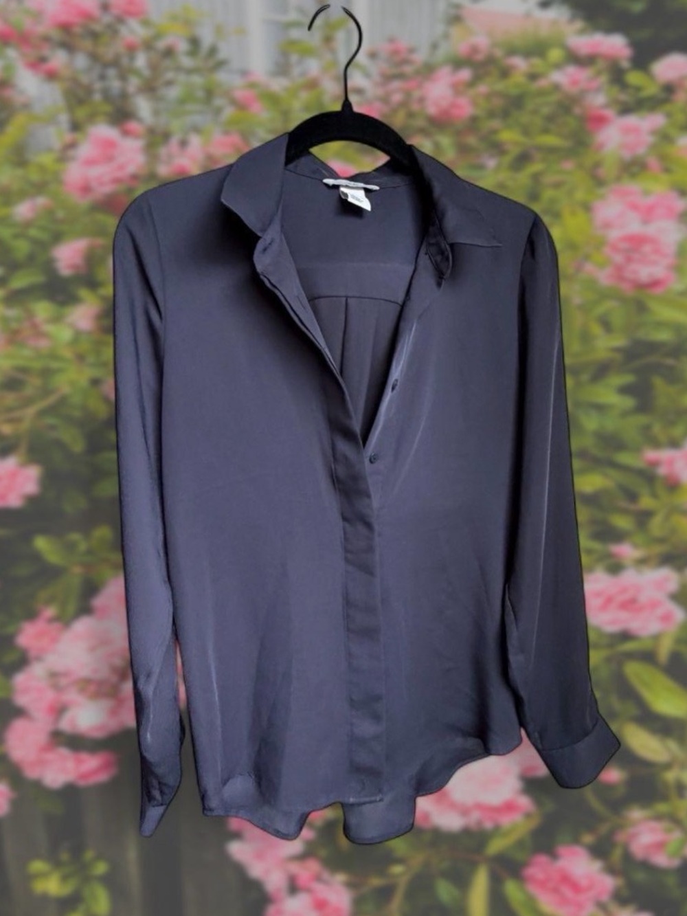 Women's Long Sleeve Button Down in Navy Like New
